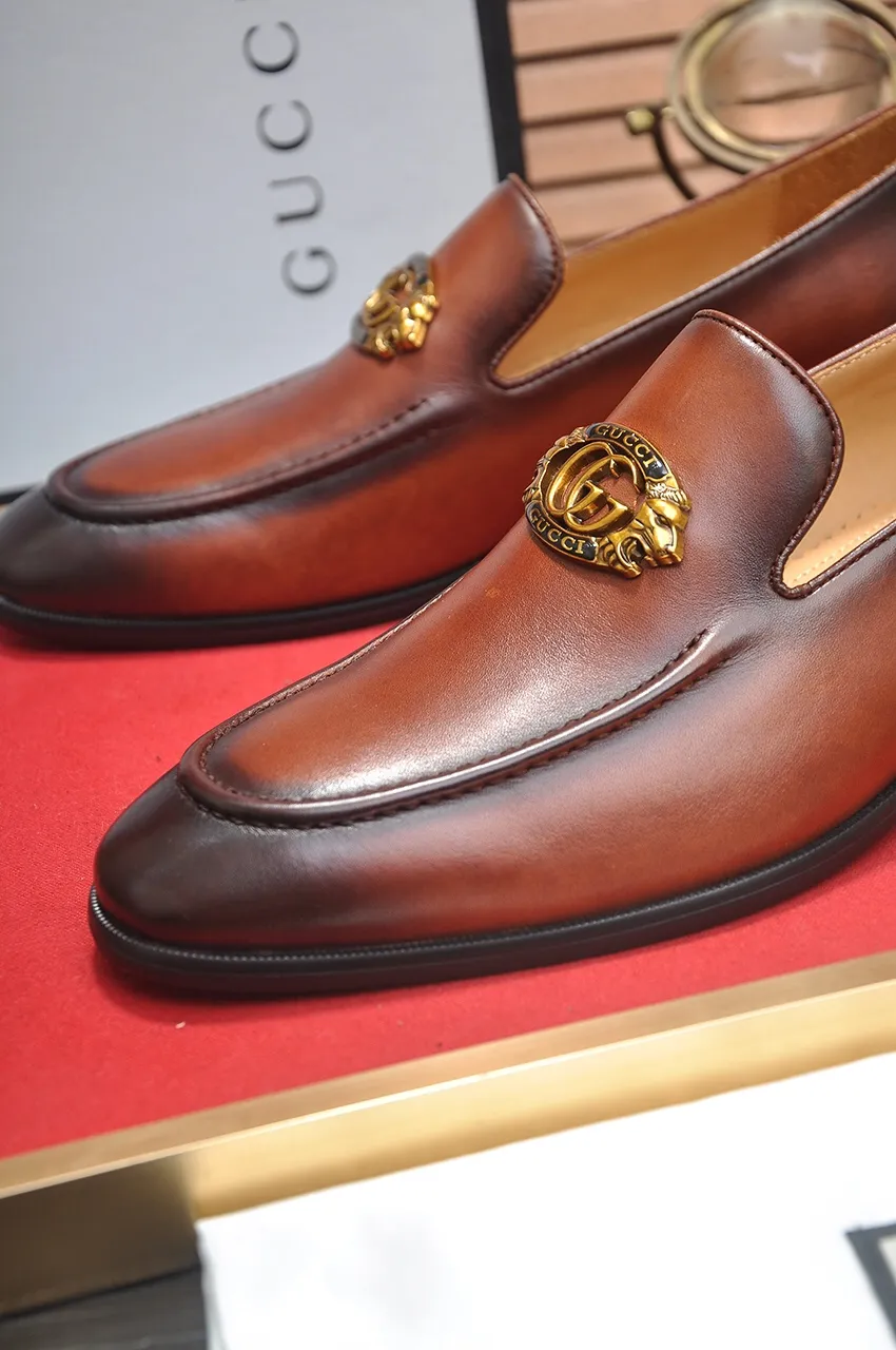 Men's shoes💰500💶Italy's top luxury men's shoe giant (GUCCI) (Gucci) (full cowhide lining) new arrival🍃Original European style🔰 Pleasant to the eye😍In order to make the shoes more durable and non-deformable🌀The production continues to follow traditional methods but there is still no lack of innovation💪Choose original sheepskin for the leather♻️ Smooth and natural And extra bright ⭐Made of imported cowhide, the first choice of rich people 38-45 (45 customized)